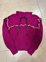 Женский вязаный свитер с рюшами