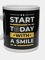 Великий керамічний кухоль для чаю 1000мл з написом Start today with a smile, фото 6