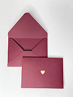 Конверт 11*16 см для подарочных сертификатов бордовый цвет с тиснением сердце