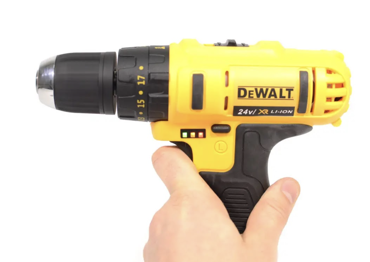 Надежная аккумуляторная дрель-шуруповерт Dewalt 24v DCD 791, Шуруповерт с набором инструментов, Дрель для дома - фото 6 - id-p2075705604