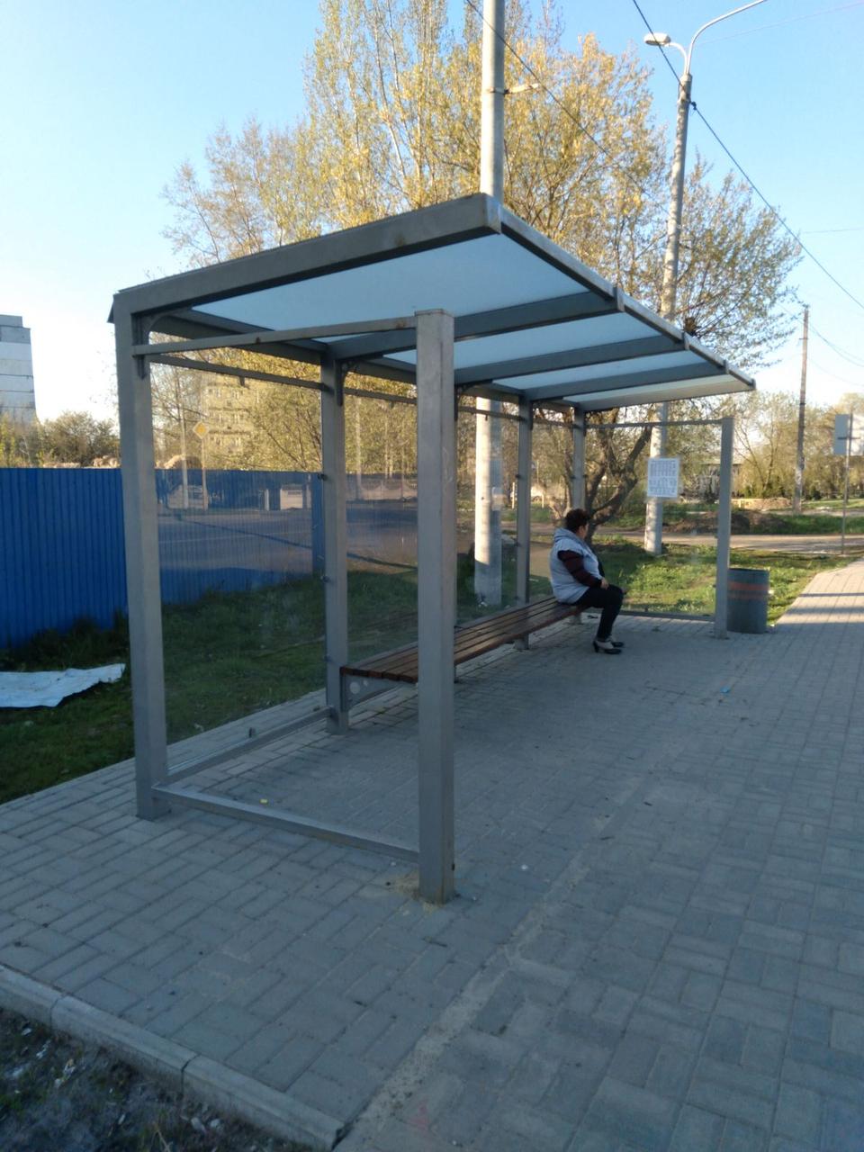 Склянна автобусна зупинка