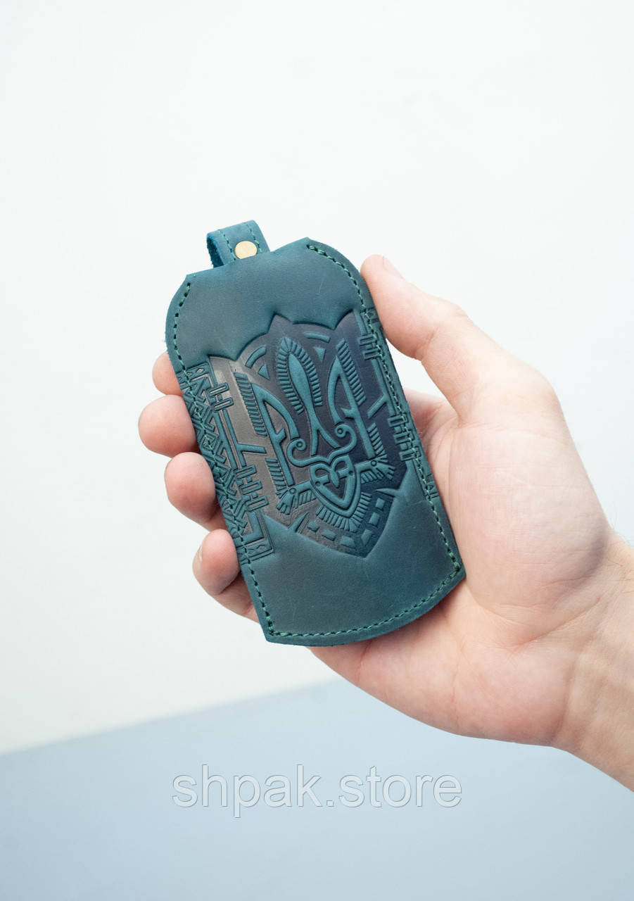 Чохол для ключів шкіряний чоловічий темно-бірюзовий з орнаментом Тризуб Герб України | Ключниця шкіряна