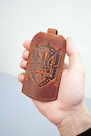Чохол для ключів шкіряний світло-коричневий з орнаментом Тризуб Герб України | Ключниця шкіряна