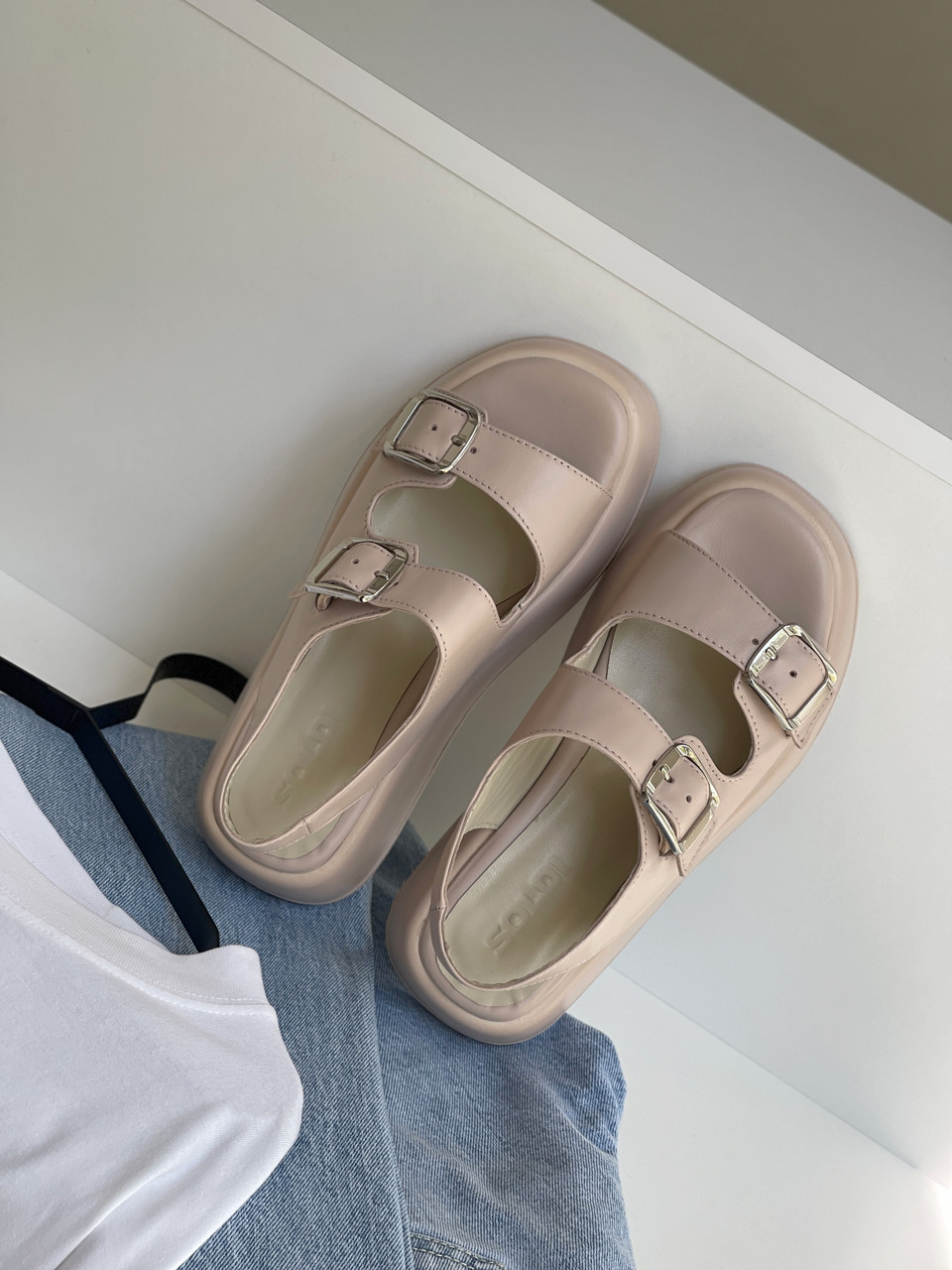 Бежеві шкіряні босоніжки, фото 1