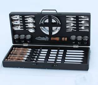 Набір "БОДЬОРИЙ" шампурів з чарками в дерев'янів коробці для подарунка куму, чоловіку, батьку, шефу.