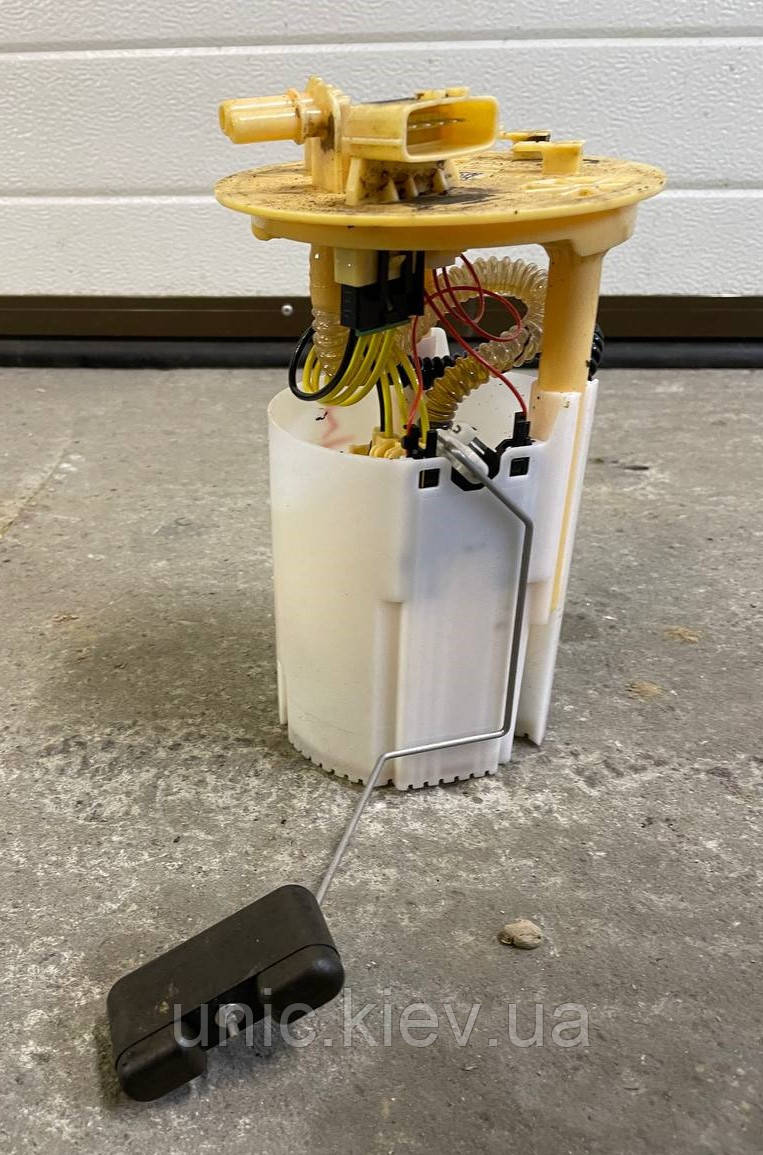 Паливний насос (колба в бак) Рено Меган 4 б/в 172027799R / 0580203319