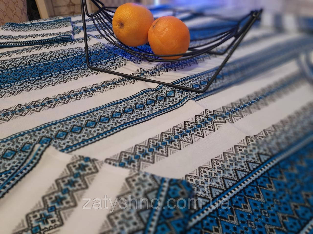 Вишита скатертина синя із серветками