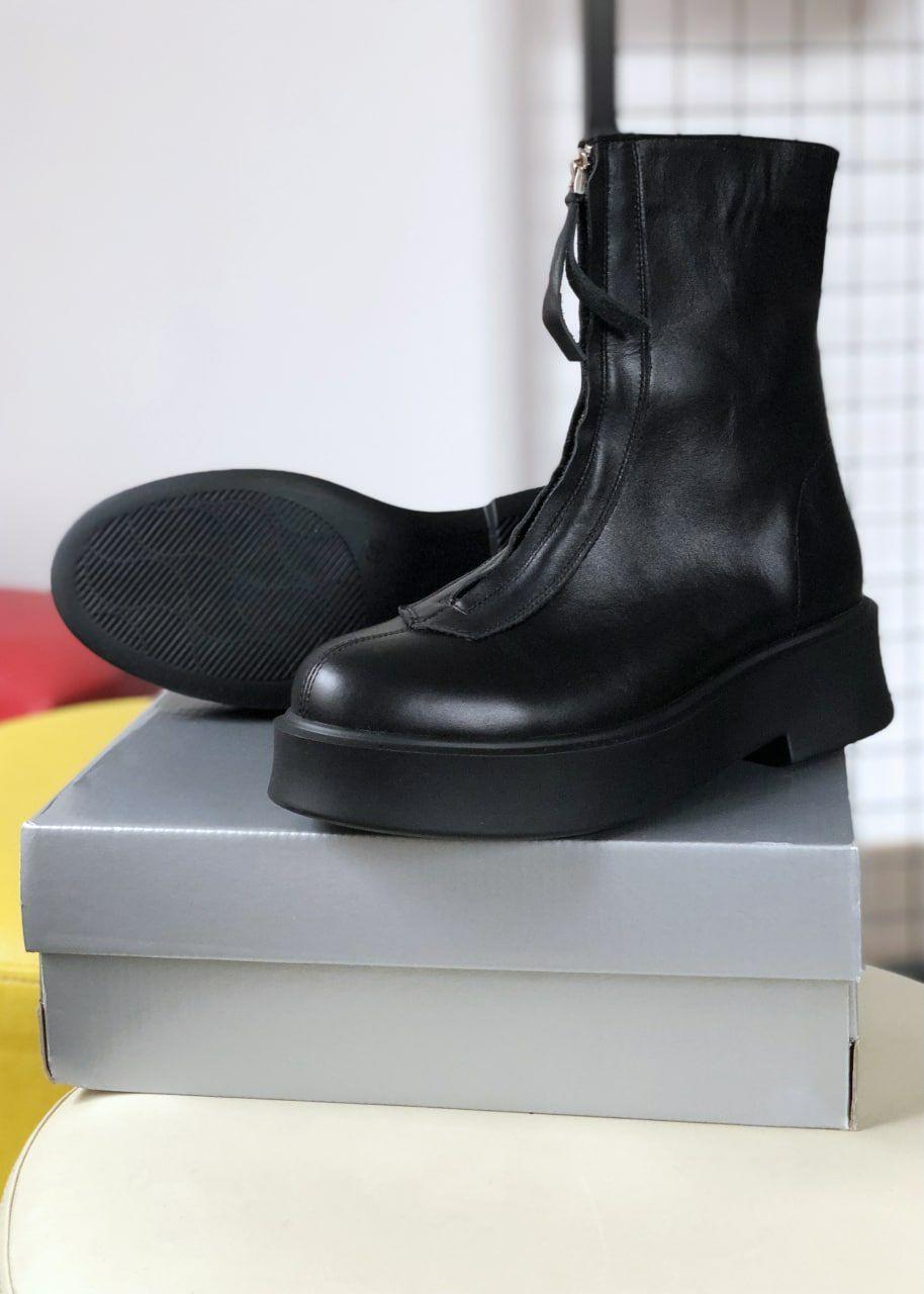 Женские осенние ботинки The Row Zipped Boot Black in Leather (черные) высокие повседневные ботинки 7019 Роу - фото 2 - id-p2076403102