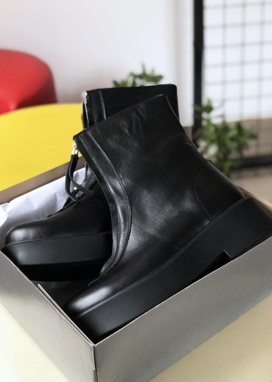 Женские осенние ботинки The Row Zipped Boot Black in Leather (черные) высокие повседневные ботинки 7019 Роу - фото 3 - id-p2076403102