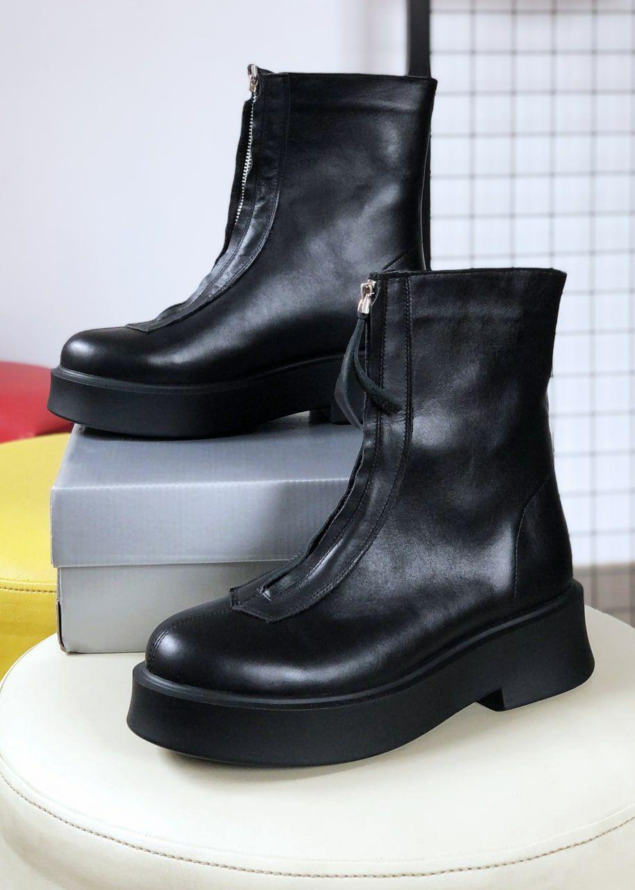 Женские осенние ботинки The Row Zipped Boot Black in Leather (черные) высокие повседневные ботинки 7019 Роу - фото 4 - id-p2076403102
