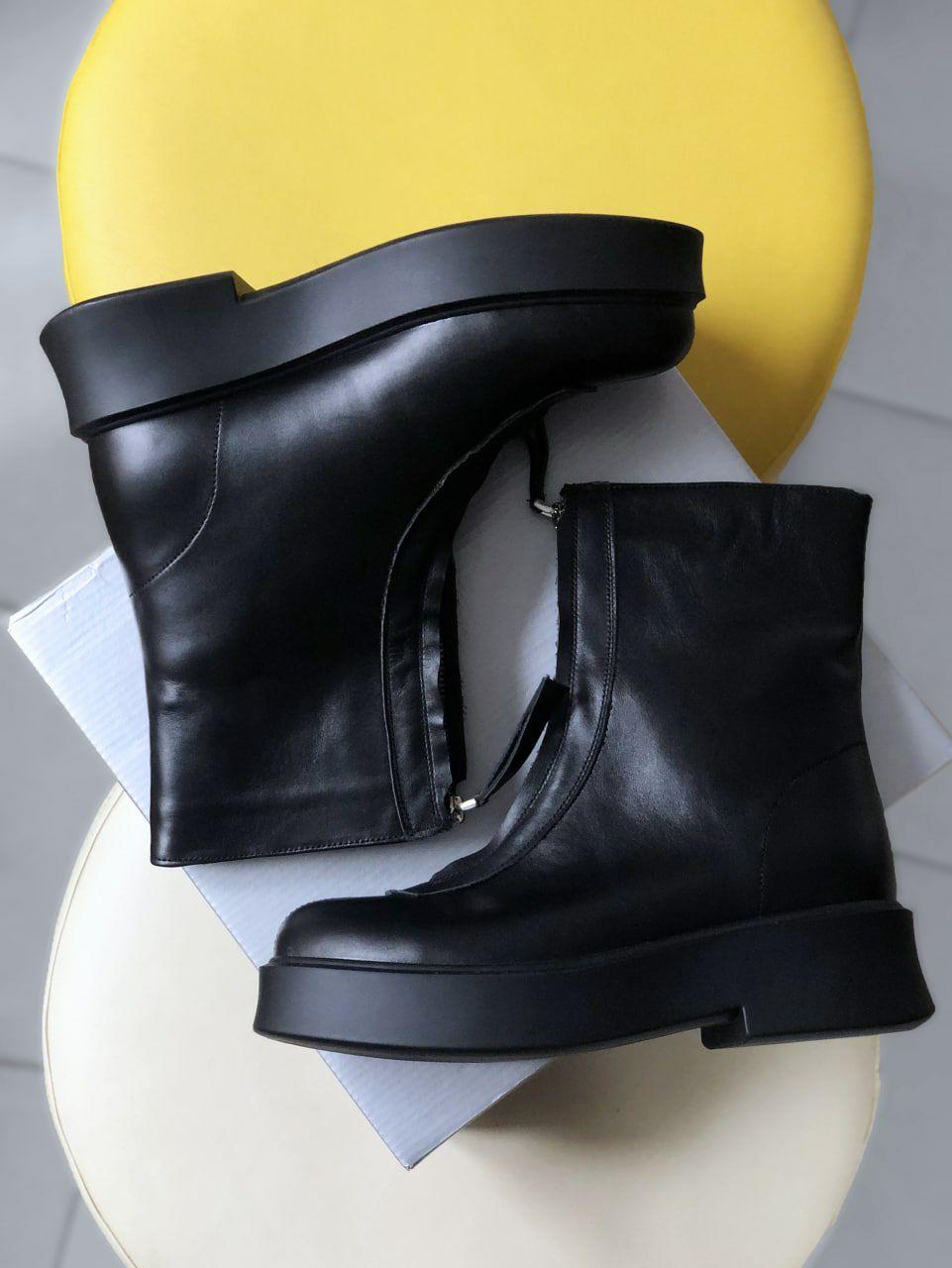 Женские осенние ботинки The Row Zipped Boot Black in Leather (черные) высокие повседневные ботинки 7019 Роу - фото 5 - id-p2076403102