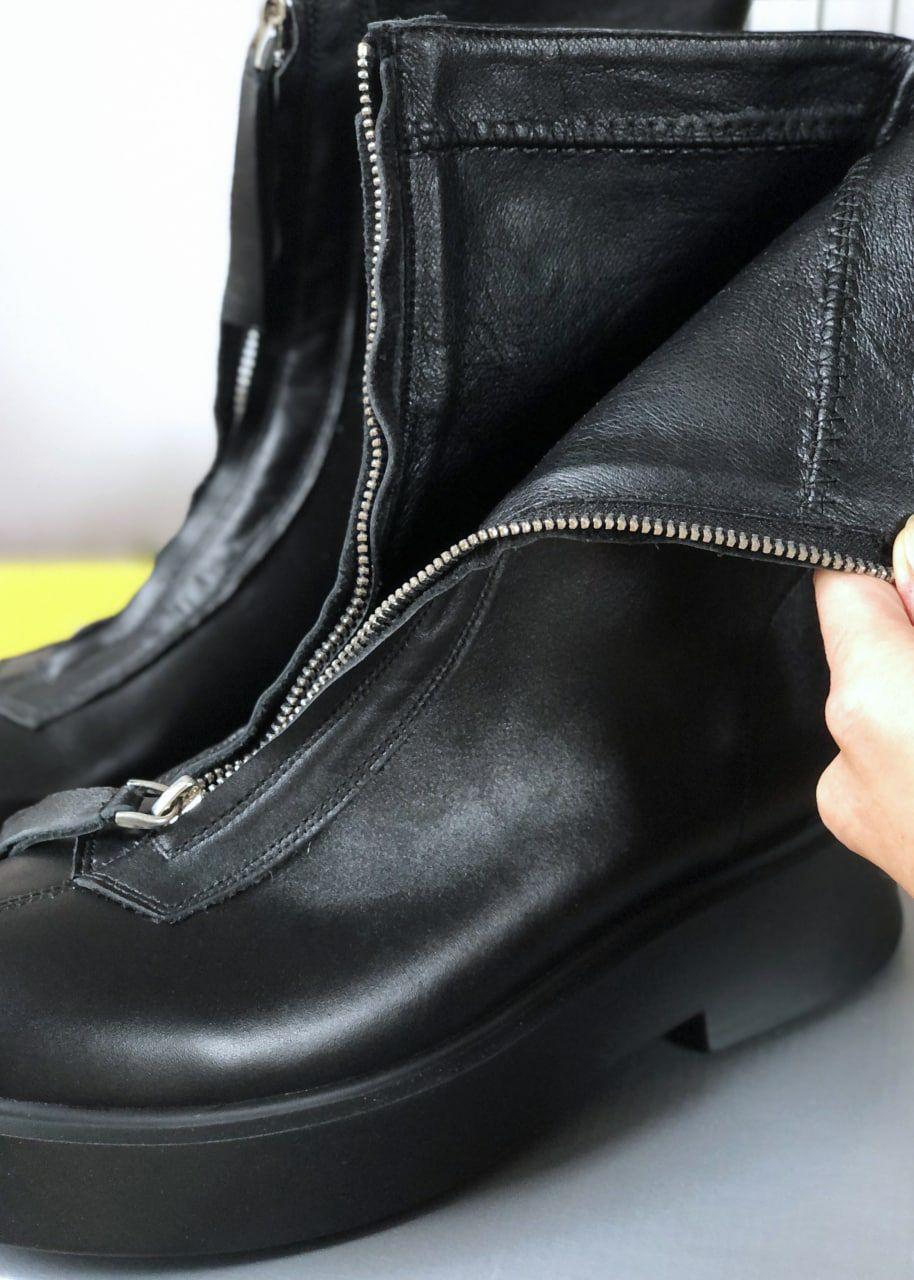 Женские осенние ботинки The Row Zipped Boot Black in Leather (черные) высокие повседневные ботинки 7019 Роу - фото 6 - id-p2076403102