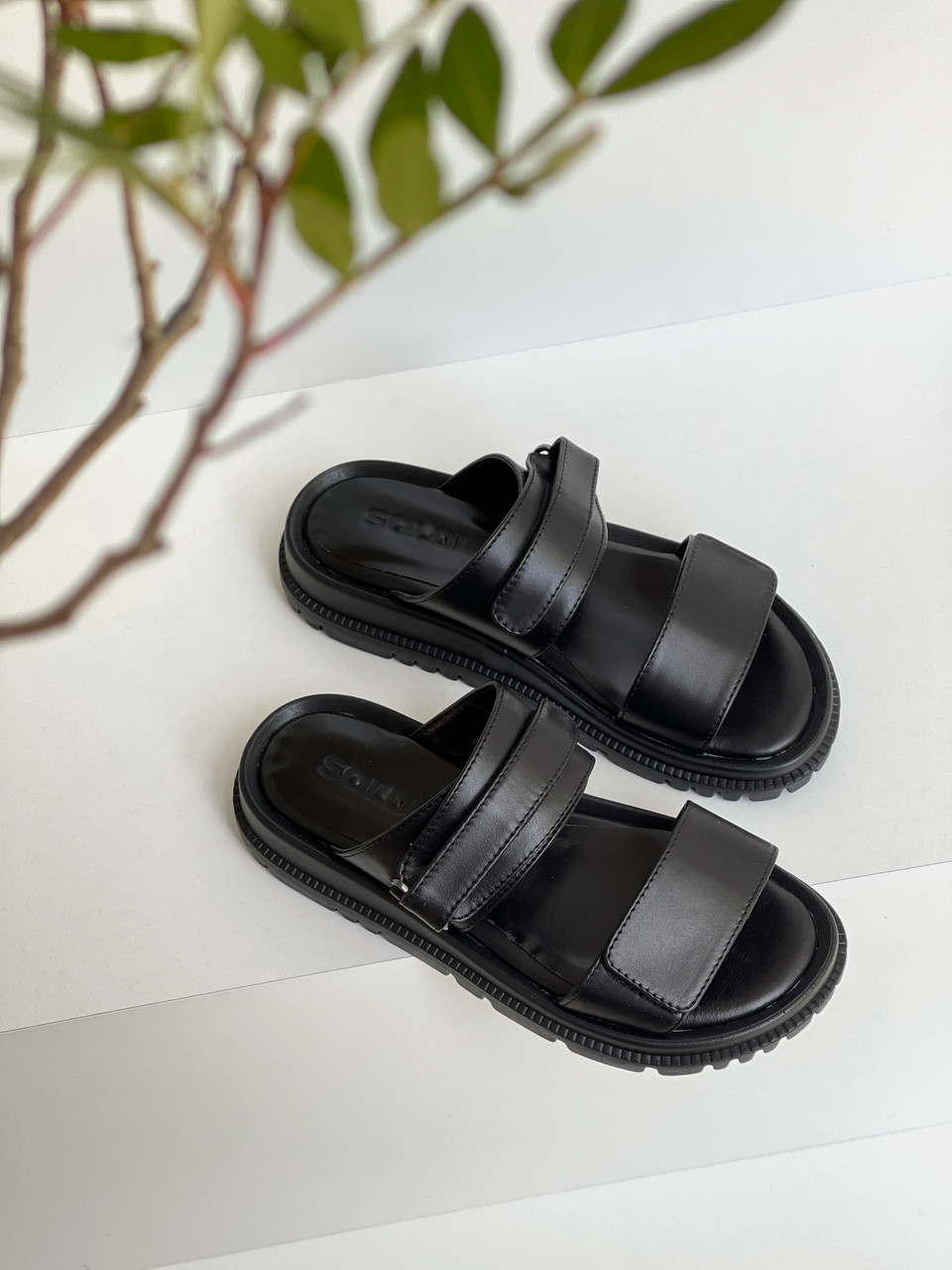 Чорні босоніжки на товстій підошві, фото 1