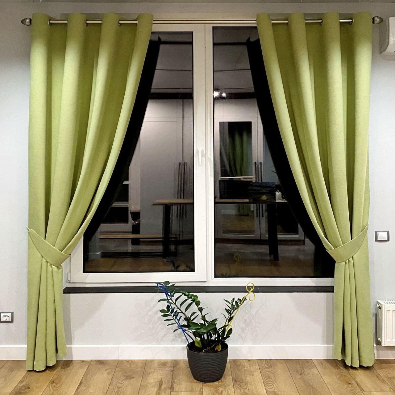 Комплект штори на сірих люверсах 2 шт з підхватами 140х250 см мікровелюр Світло-зелений, фото 1