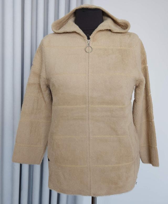 фотография короткая куртка альпака с капюшоном