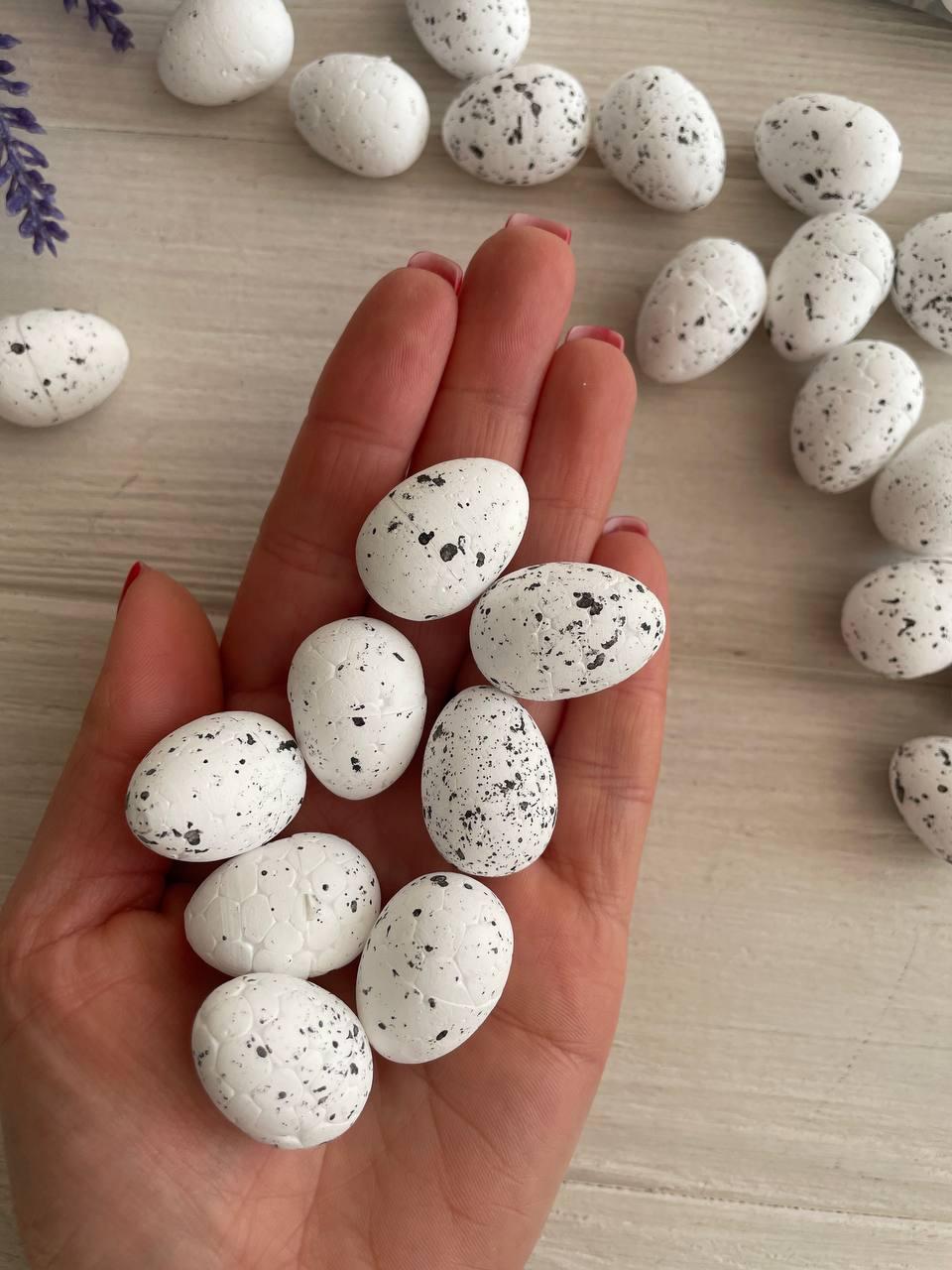 Яйця  пенопластові 2.5 *1.8 см L00721 , білі з чорним  50 шт