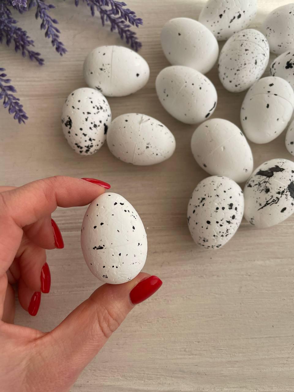 Яйця пенопластові 3*4 см L00735 , білі з чорним 18 шт