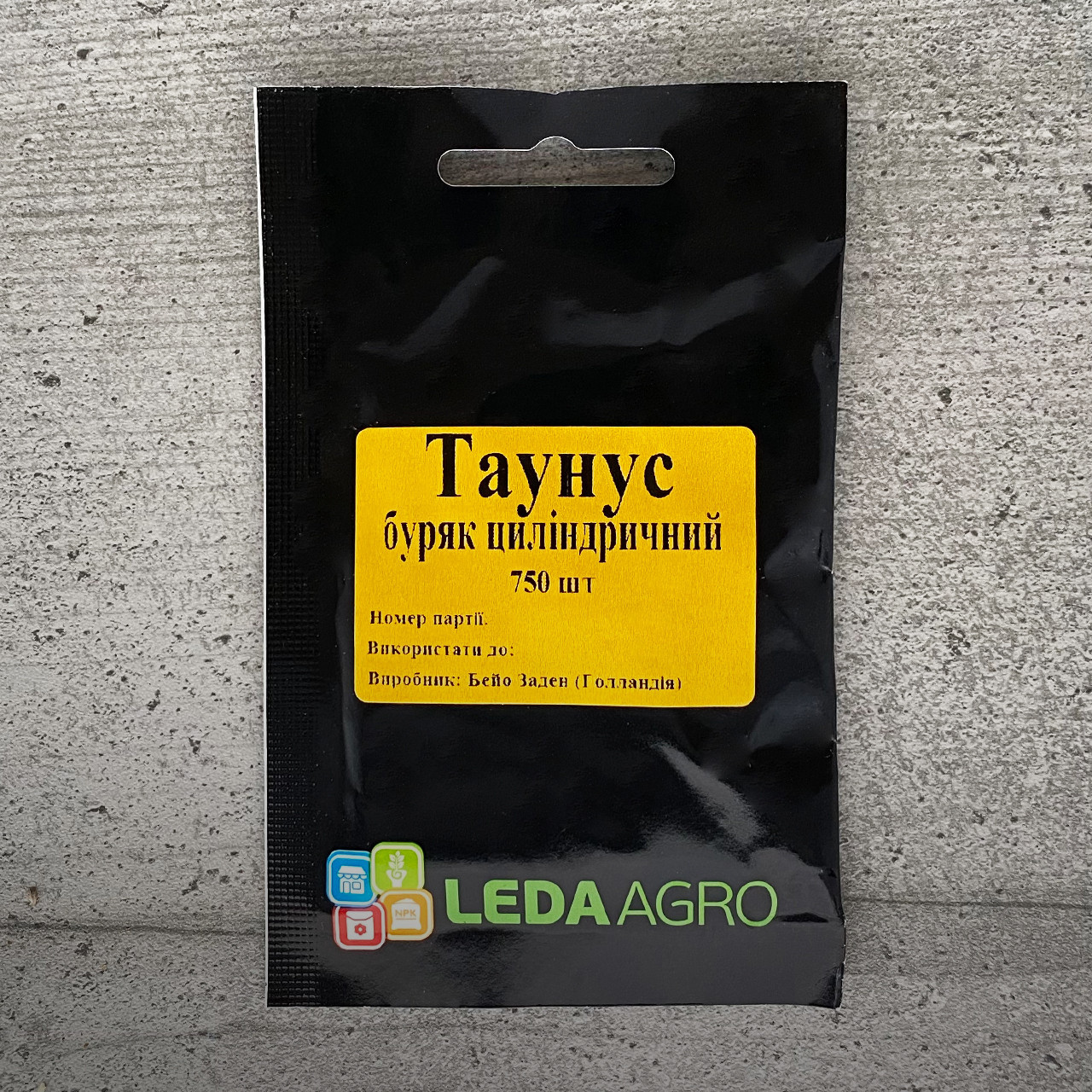 Буряк циліндричний Таунус F1 750 шт насіння пакетоване Leda Agro