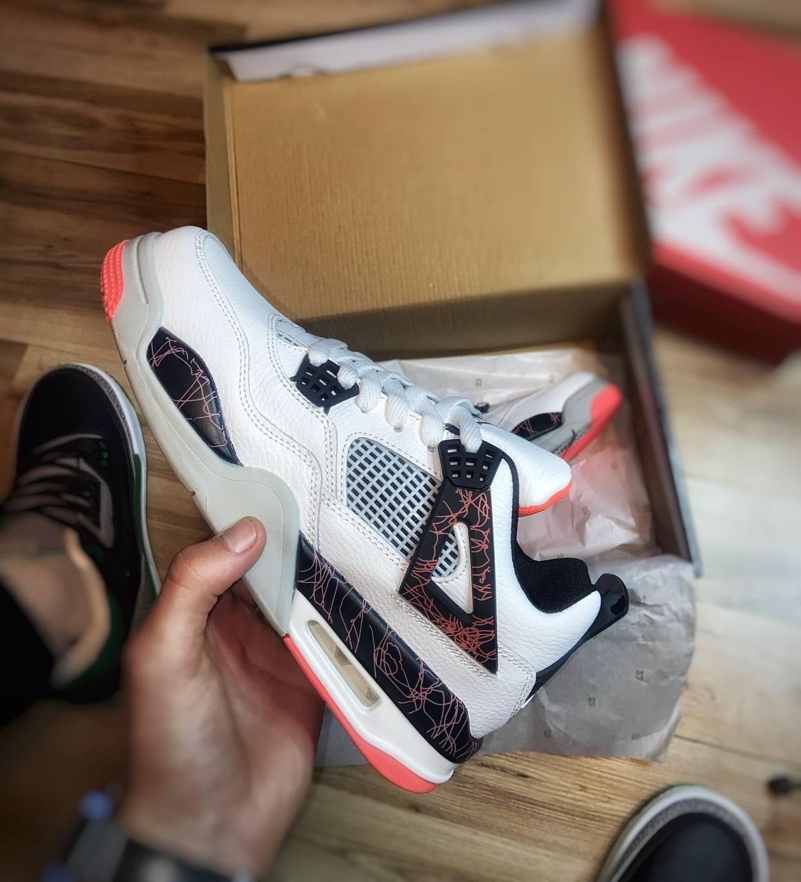 Білі чоловічі кросівки Nike Jordan Retro 4 Flight Nostalgia