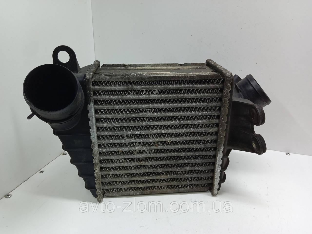 Радіатор інтеркулера Volkswagen New Beetle 1,8 T, 1,9 TDI. 1C0145803A.