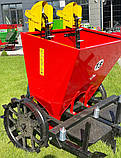 2-рядна саджалка Бомет 50/55 з ящиком для міндобрив (3т, 150л, крок посадки 29/32/35см, майданчик для оператора), фото 2
