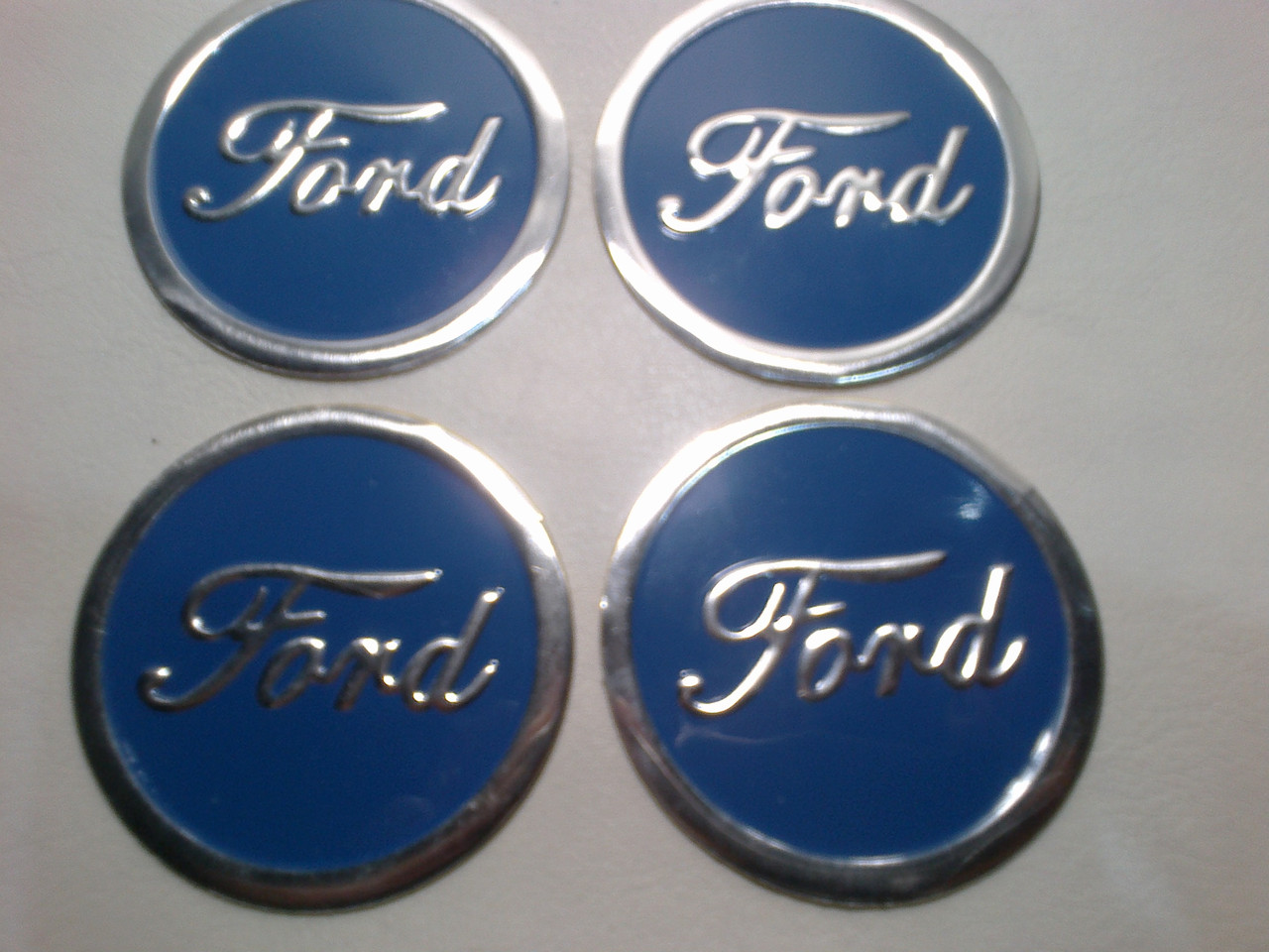 Наклейка на ковпак диска Ford 60 мм синя