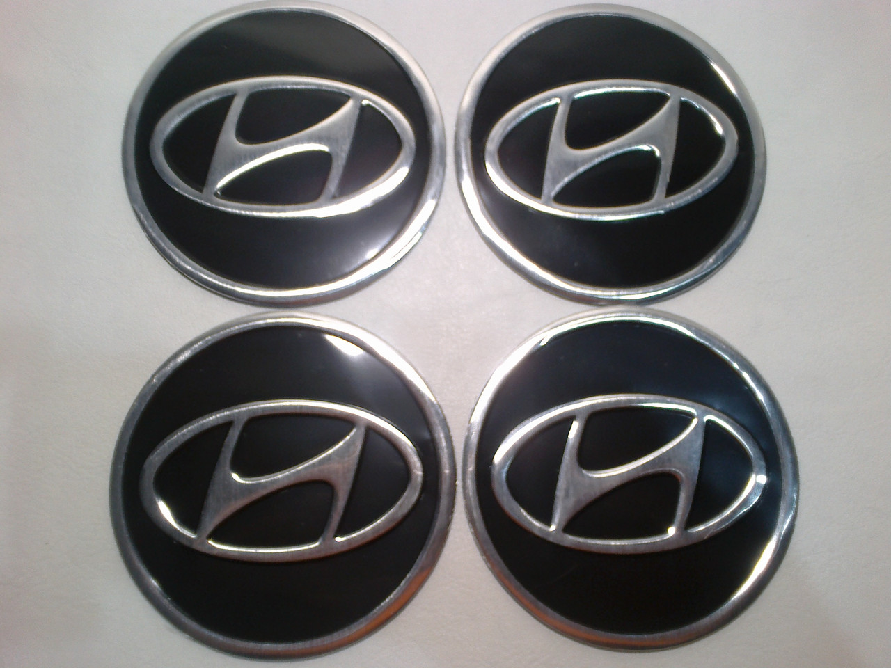 Наклейка на ковпак диска Hyundai 90 мм