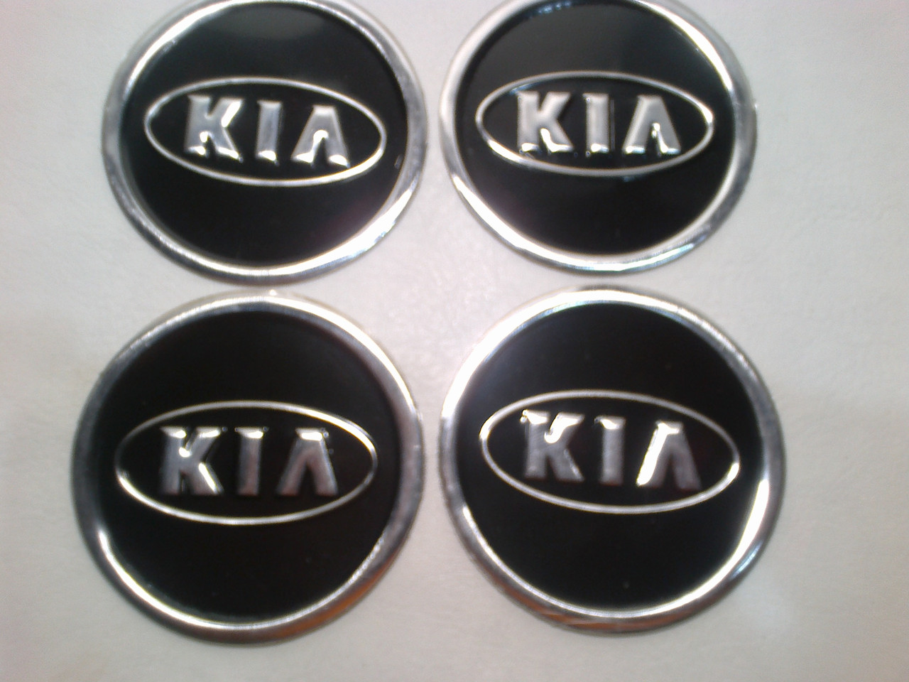 Наклейка на ковпачок диска Kia 60 мм