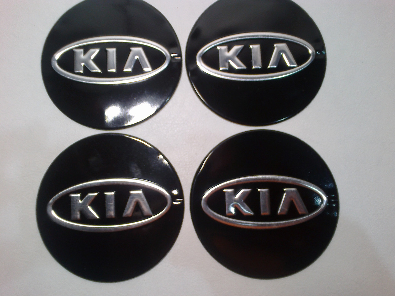 Наклейка на ковпак диска Kia 90 мм