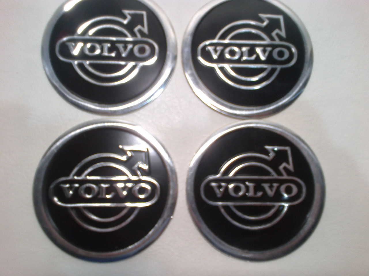 Наклейка на ковпачок диска Volvo 60 мм