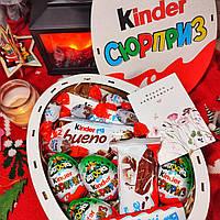 Подарочный набор сладостей в деревянной коробке Яйцо Kinder