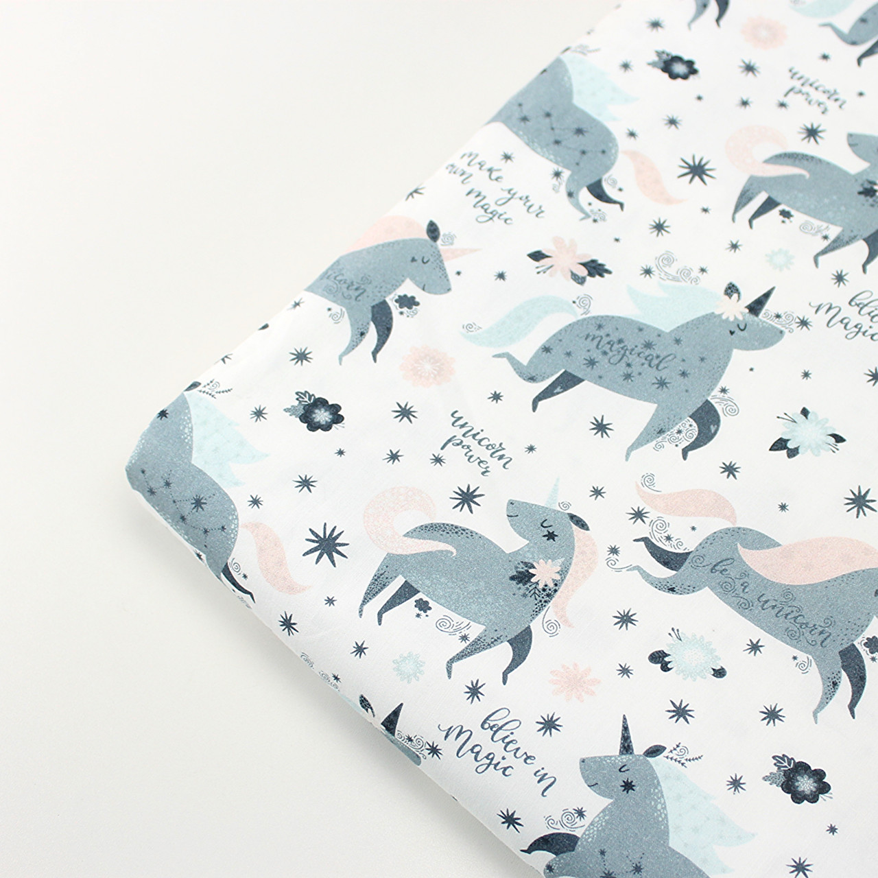 Лоскуток.Тканина бавовна цифровий друк "Казкові єдинороги" на білому тлі No4-40, 34*160 см, фото 1