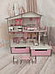 Дерев'яний самозбірний іграшковий будиночок рожевий для ляльок з ящиками, комплектом меблів та сходами Код/Артикул 52 13, фото 4