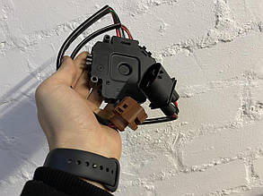 Регулятор обертів вентилятора 1K0959455EAред Октавія А5 А7 Тур Суперб Skoda Octavia A5 A7 Tour Superb