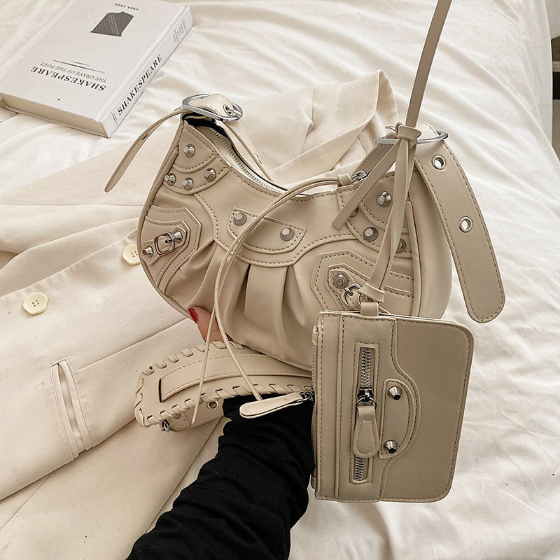 Жіноча сумка 603 1H-10622 багет крос-боді біла молочна, фото 1