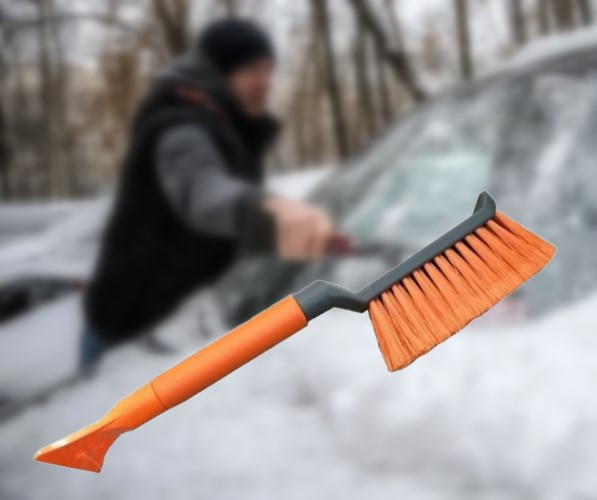 Щітка зі шкребком 42 см від снігу з м'якою вставкою на ручці