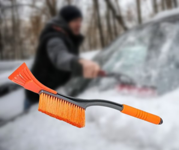Щітка зі шкребком 54 см від снігу з м'якою вставкою на ручці