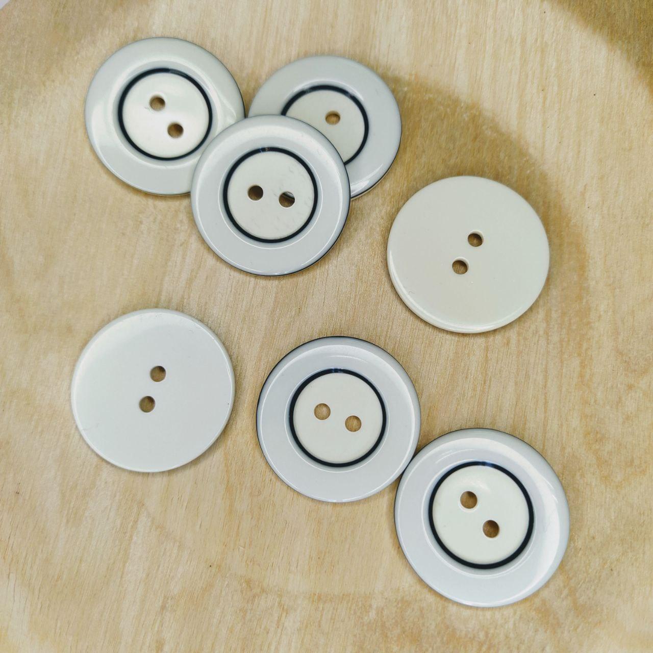 Гудзик круглий молочна з чорним обідком 34мм, фото 1