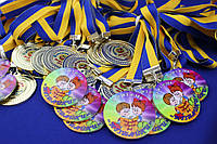 Медальки для дітей на випускній. Медаль металева. Медалі зі стрічкою