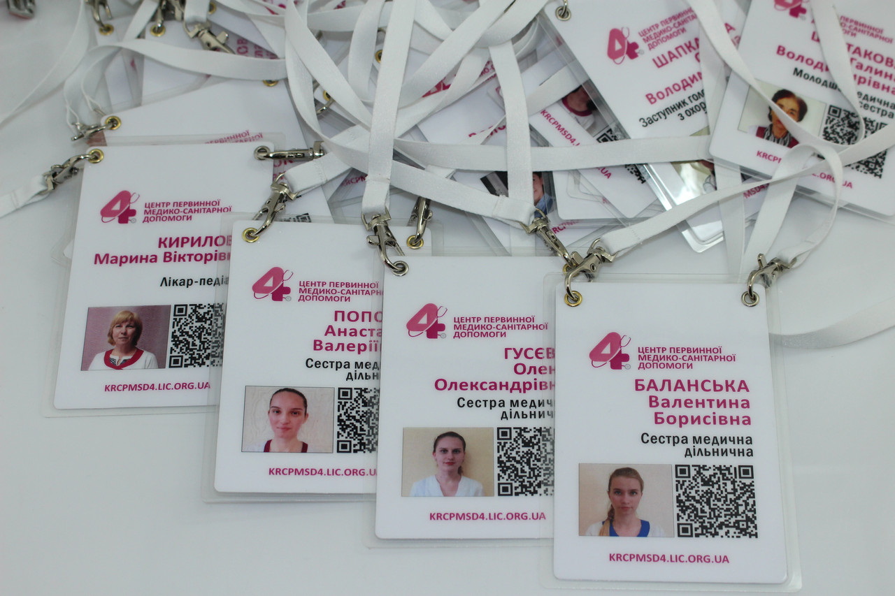 Бейджі. Бейдж на шнурку. Бейдж для медиків. Бейджі на стрічці для лікаря. Бейджики на ленте