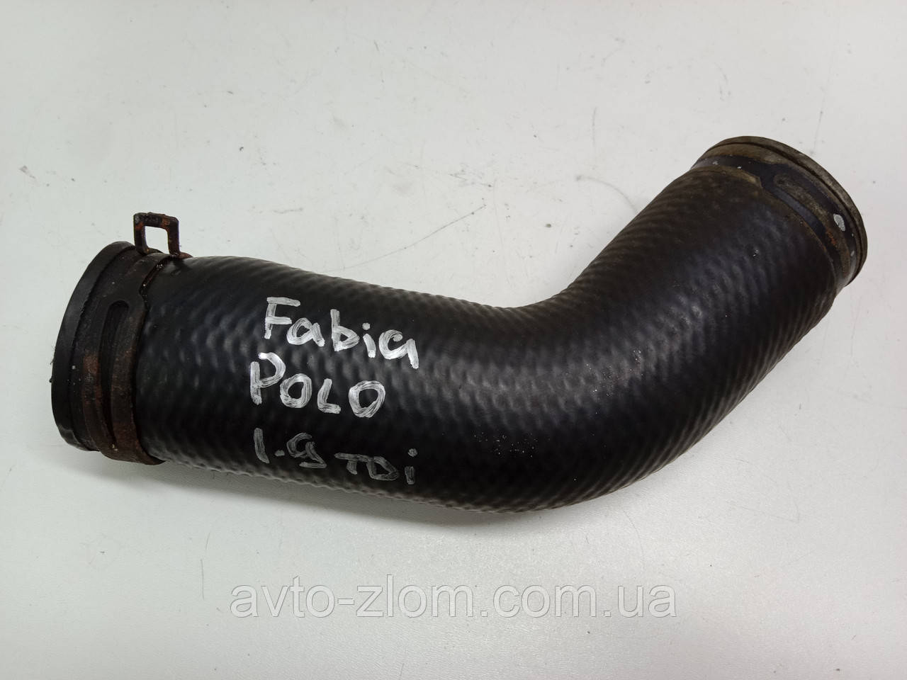 Патрубок інтеркулера Volkswagen Polo 9N, Skoda Fabia 1.9 TDI. 6Q0145834.