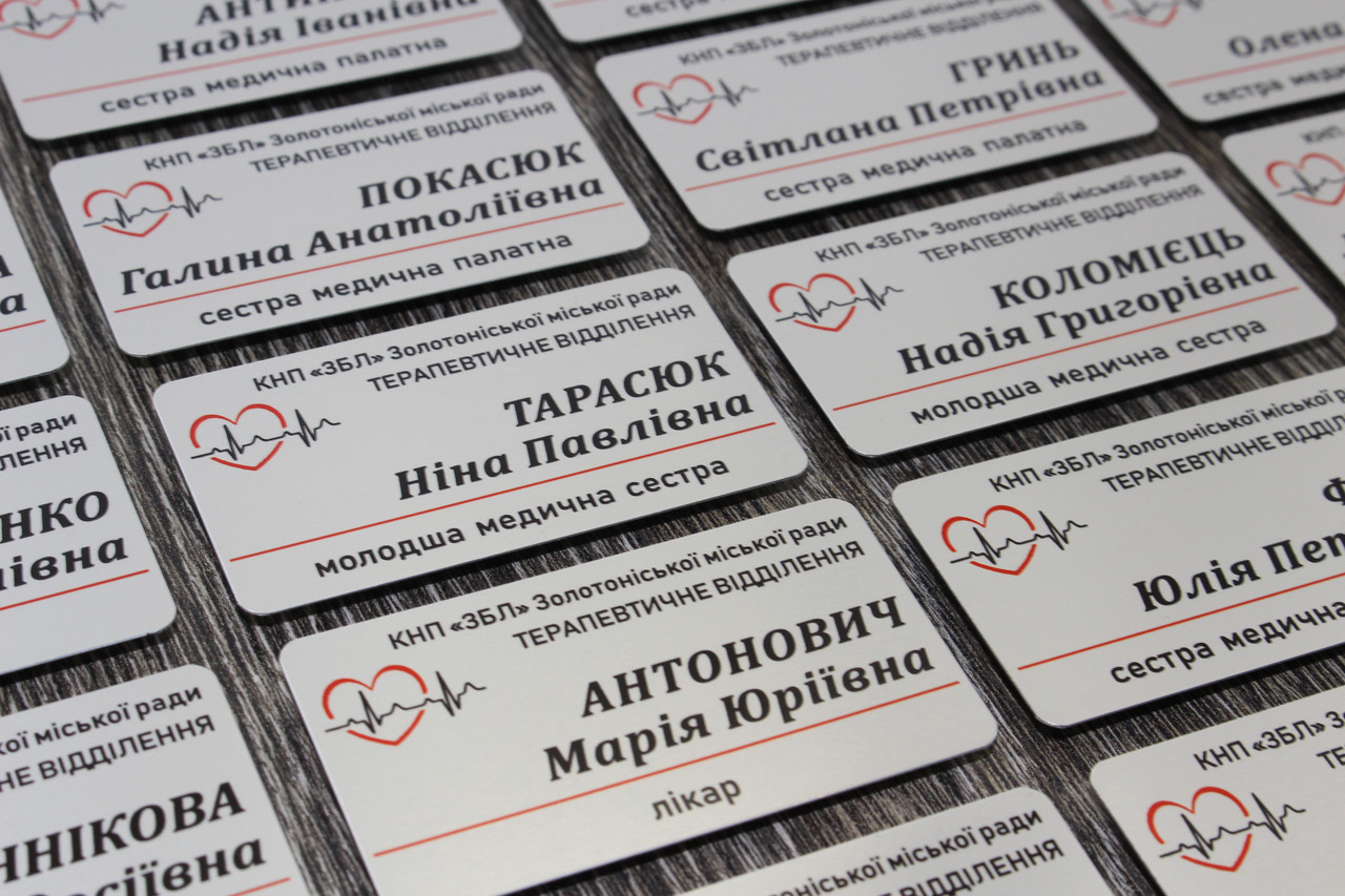 Металеві бейджі для медичних працівників на магнитному кріпленні. Бейджи для лікарів. Бейджики металеві та