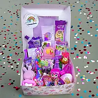 Креативный подарок SweetBox для девочки, Подарочный набор конфет для сладкоежки