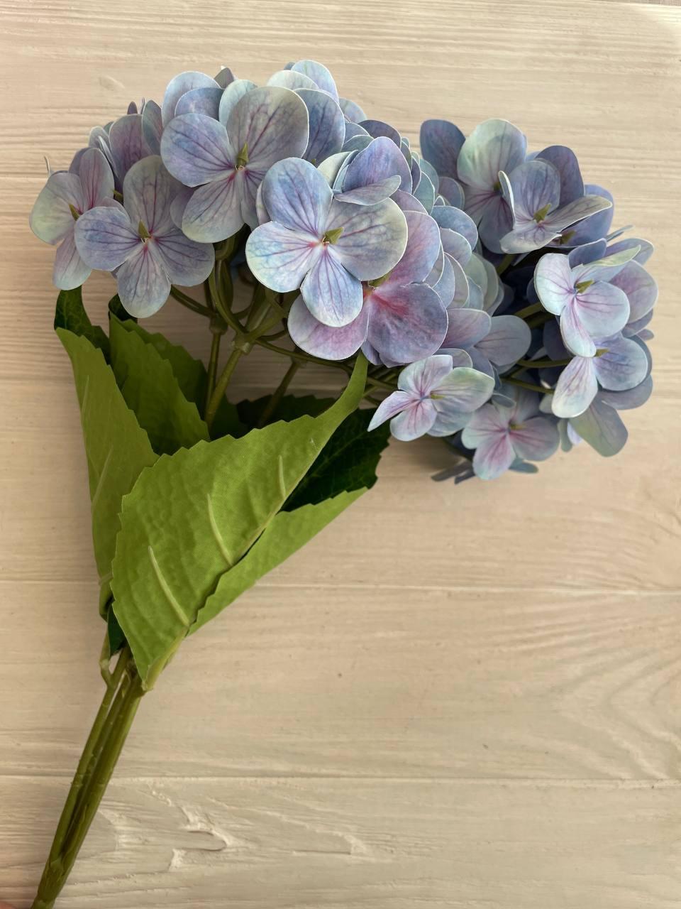 Гортензія букет на ніжці , голуба