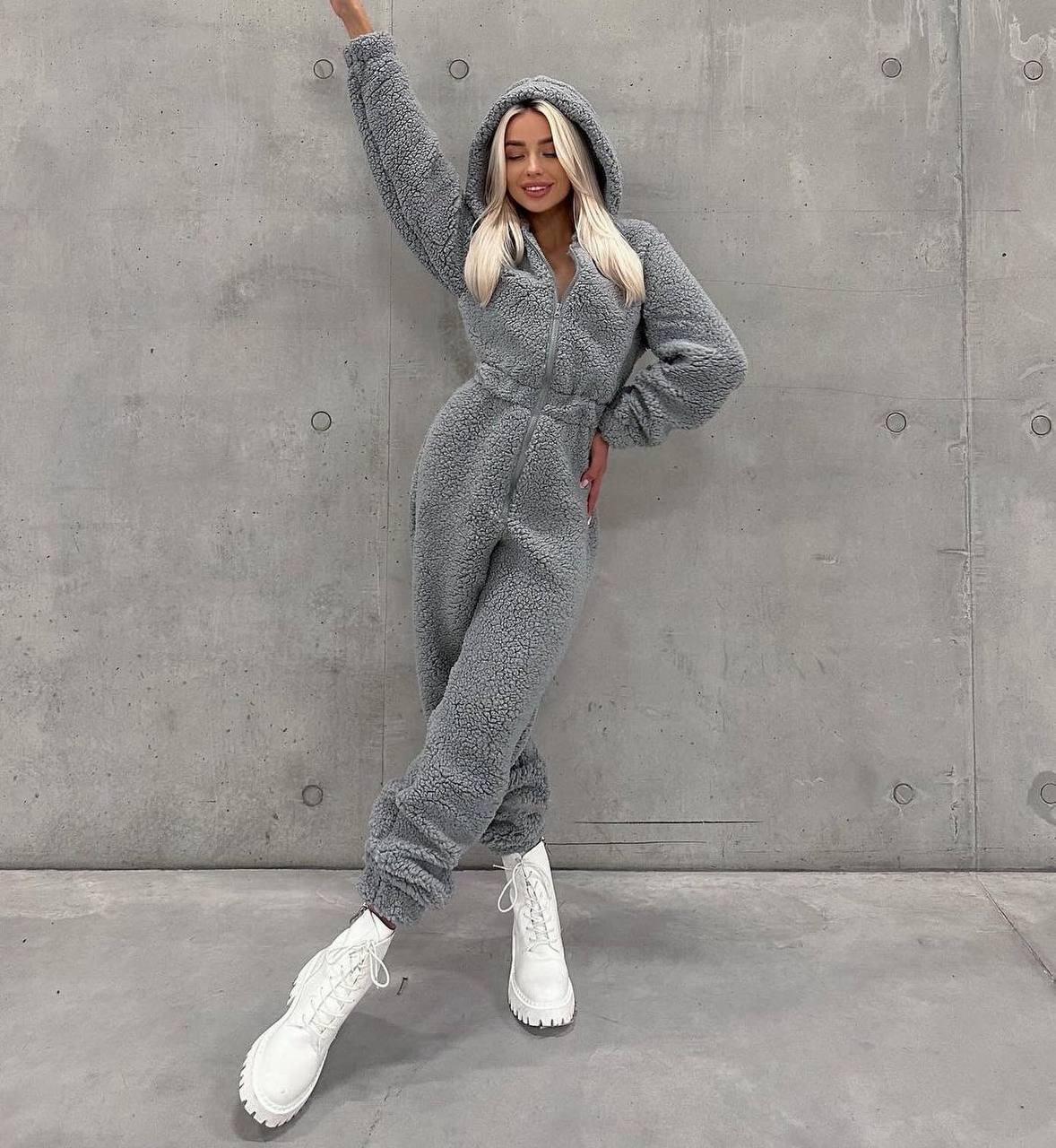 Теплий плюшевий комбінезон жіночий на блискавці з капюшоном (р. 42-48) 2103567, фото 1