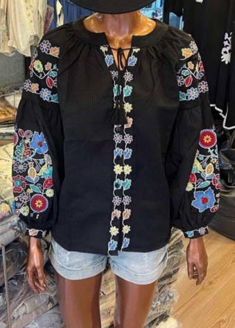 Стильна чорна вишиванка блуза з яскравою квітковою вишивкою розміри S, фото 2