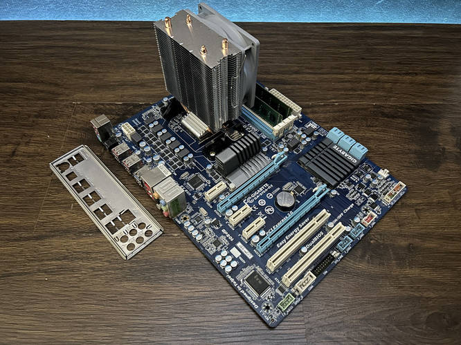 Игровой комплект: материнская плата Gigabyte + AMD FX 8320 + 16GB DDR3 ...