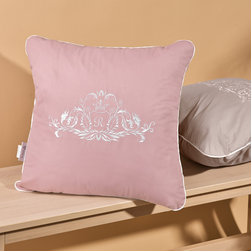 Подушка ROYAL з вишивкою ТМ IDEIA 45х45 см пудра 8-11131*003