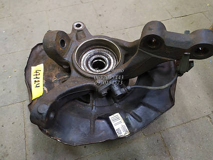 Кулак поворотний передній правий TOYOTA RAV 4 06-12 000047124