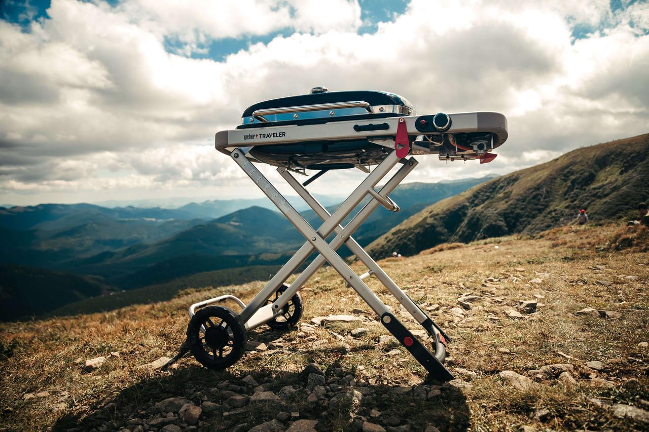 Газовий гриль Weber Traveler чорний